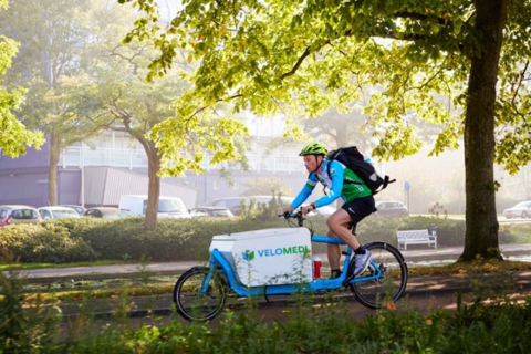 Fietskoerier Velomedi belooft apotheker en patiënt ‘Coolblue-ervaring’  