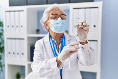 ‘Aandacht voor oudere verpleegkundigen kan personeelstekort verkleinen’