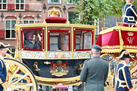 Kabinet schrijft zorg AI voor maar vergeet bijsluiter