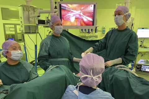 Plastic wegwerpkleding raakt uit de mode