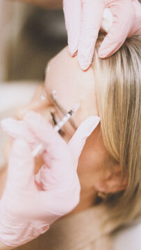 Dit zijn de 5 populairste cosmetische behandelingen van dit moment